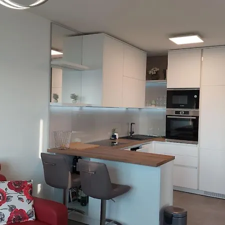 Vista Oasis With Pool And Terrace * 트로기르