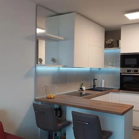 Vista Oasis With Pool And Terrace شقة تروغير